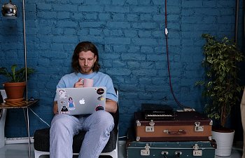 laptop online1.jpg